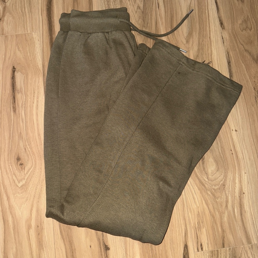 PrettyLittleThing Green Flare Sweatpants